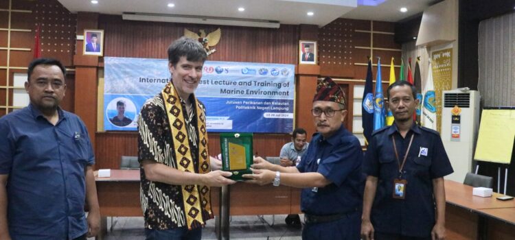 Politeknik Negeri Lampung Gelar International Guest Lecture and Training of Marine Environment